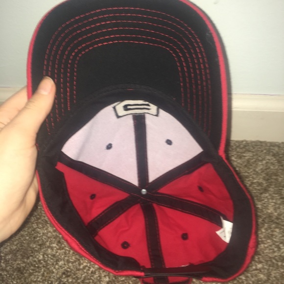 Red and black craftsman hat (never worn) - Picture 2 of 4